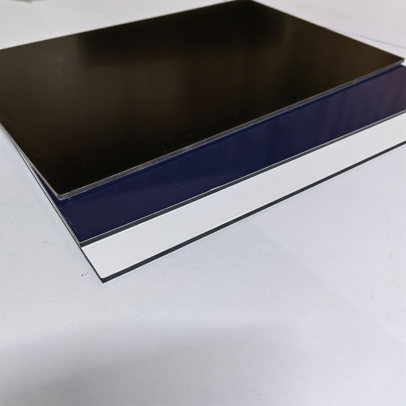 耐久性のある軽量PE アルミコンポジットパネル 様々な色 1220mm-1570mm