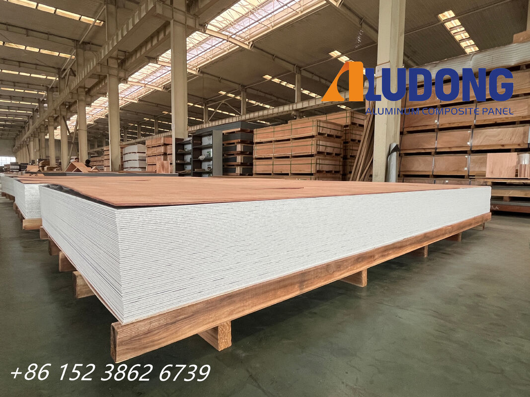 FR B1 級 PVDF 覆い 防火 アルミニウム複合板 厚さ 4mm 建物用