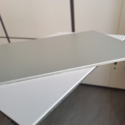 屋外の装飾のための4x0.3mm ACP PVDFのアルミニウム合成のパネル1220mm